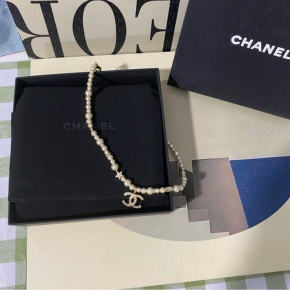 Timeless Pearl & Crystal Jewelry Piece with Interlocking C’s - Picture 6 of 6